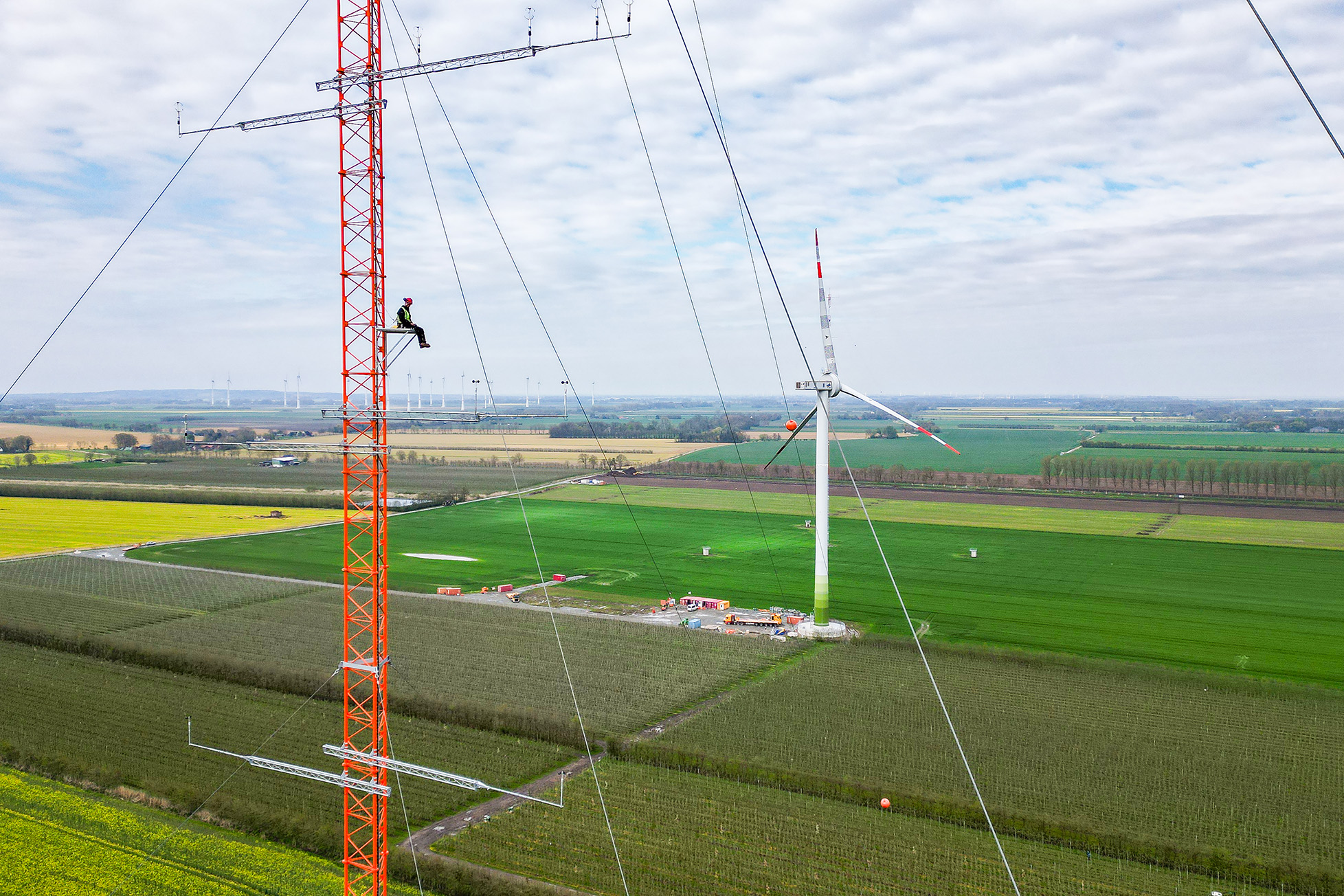 Climber on the measurement mast