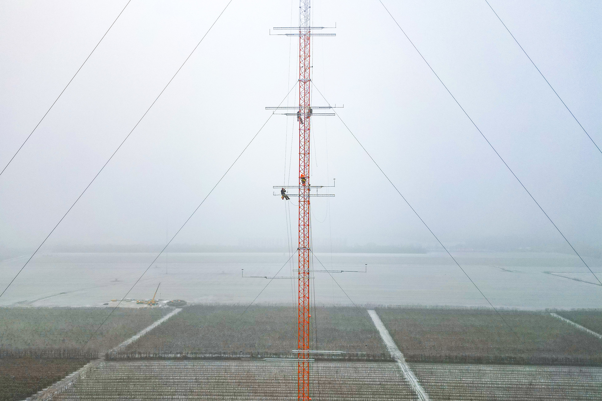 Climber on the measurement mast